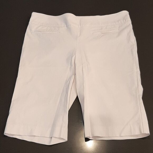 Rekucci White Stretchy Bermuda Shorts NWOT - Picture 1 of 7
